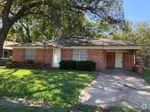 Building Photo - Good looking, updated 2 bedroom close to c...