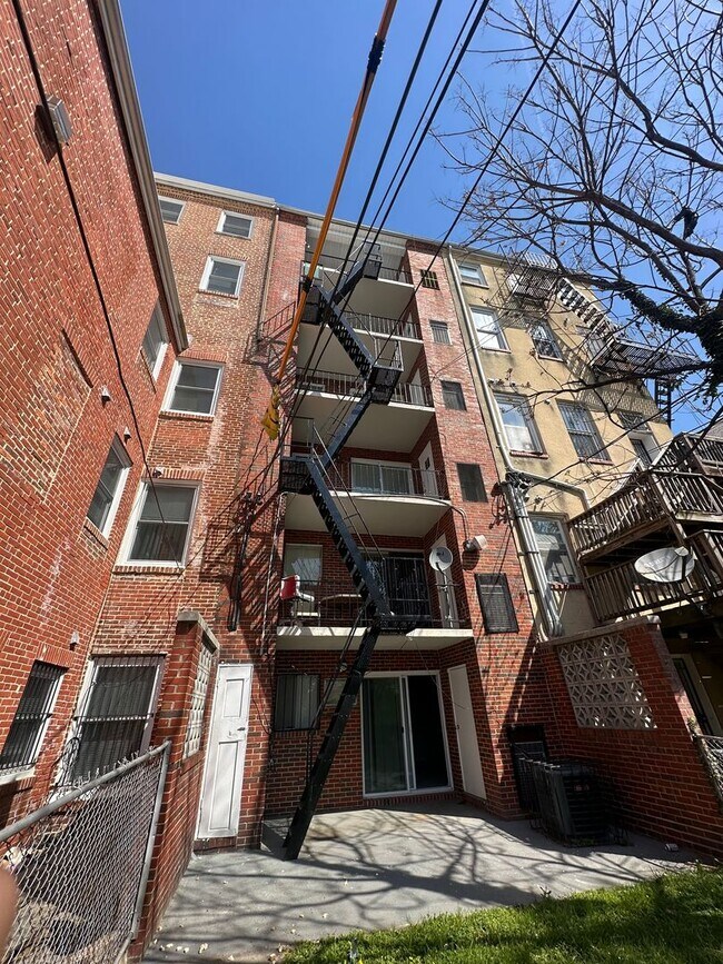 Building Photo - 1911 W Baltimore St