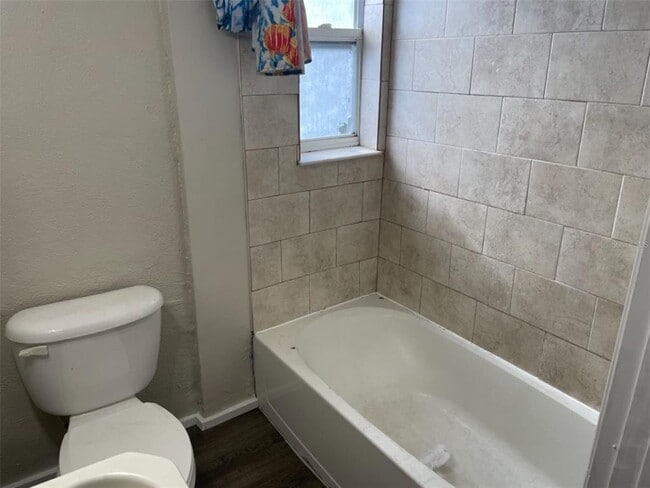 Building Photo - 1651 32nd Ave N