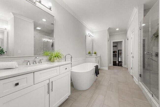 Building Photo - 2045 Bellrick Rd NW