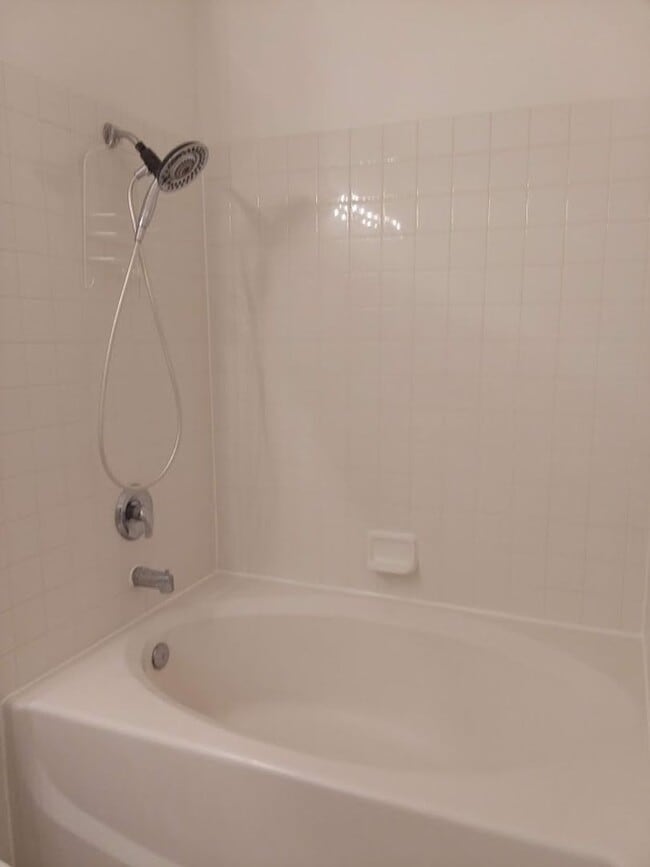 Building Photo - First floor unit in luxury gated Northwest...