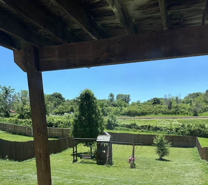 Building Photo - 1355 Ozark Ridge