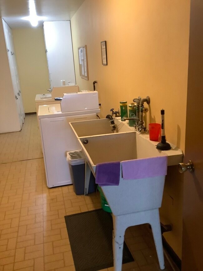 Building Photo - 10408 Menard Ave