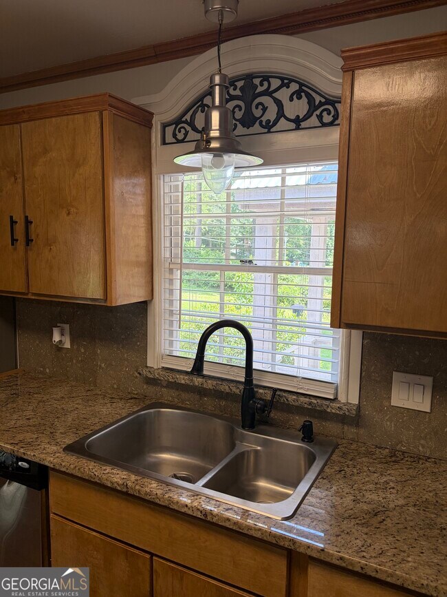 Building Photo - 105 Braemar Dr