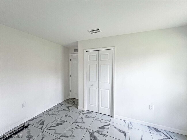 Building Photo - 122 Ivan Ave S