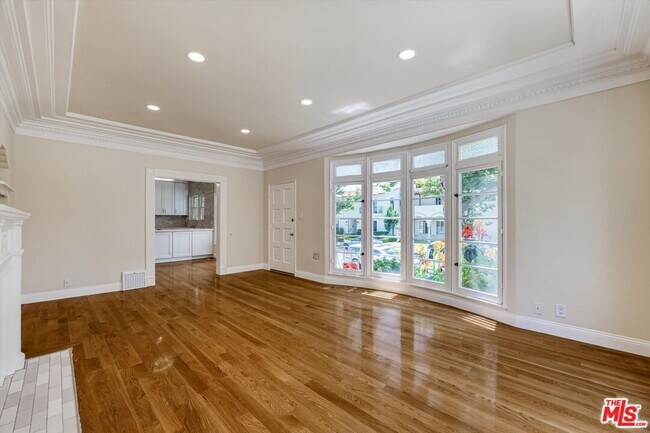 Building Photo - 9945 Robbins Dr