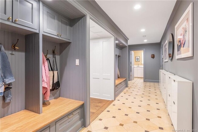 Building Photo - 6 Searles Rd