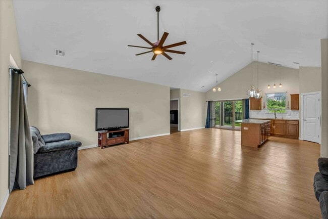 Building Photo - Italian Estates Property Management