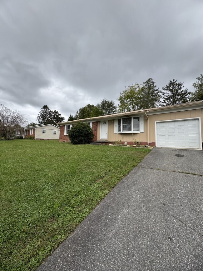 Primary Photo - 417 Neely Rd