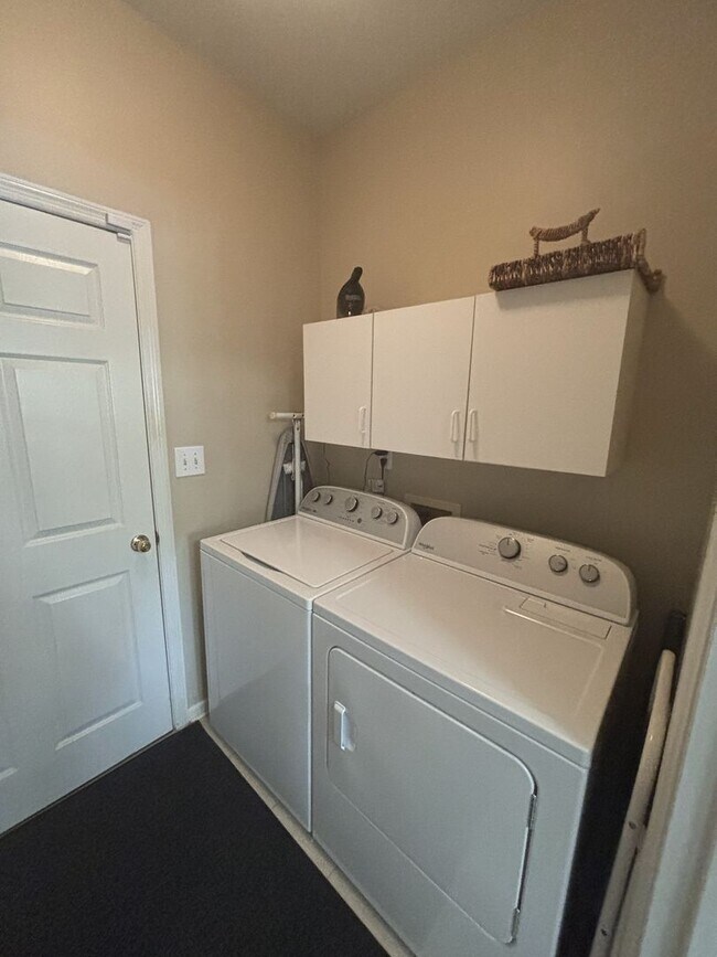 Building Photo - Spacious 3 Bed 2 Bath Home In Homewood With Large Basement