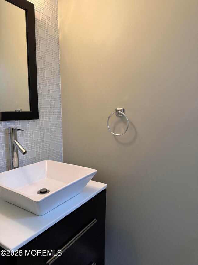 Building Photo - 35 Sternberger Ave