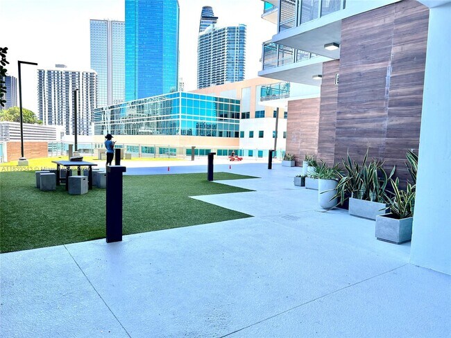 Building Photo - 350 S Miami Ave