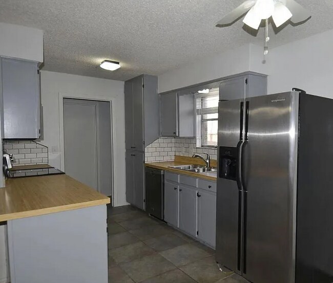 Building Photo - 3 bed 2 bath in Midway ISD