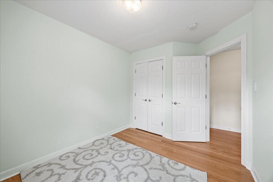 Building Photo - 1932 Stroll Cir