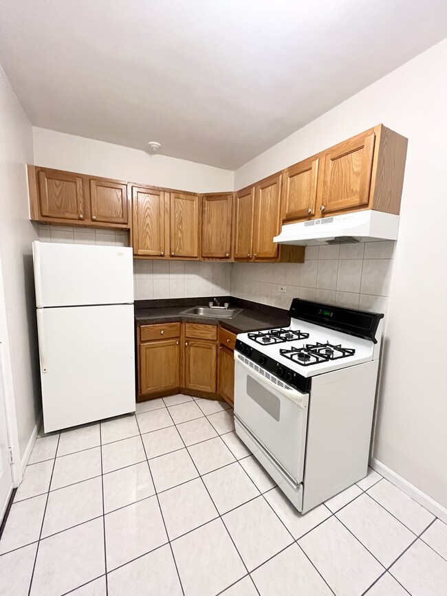 Building Photo - 4302 W Shakespeare Ave