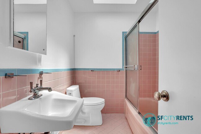 Building Photo - Silver Terrace: Updated Single Family Home...