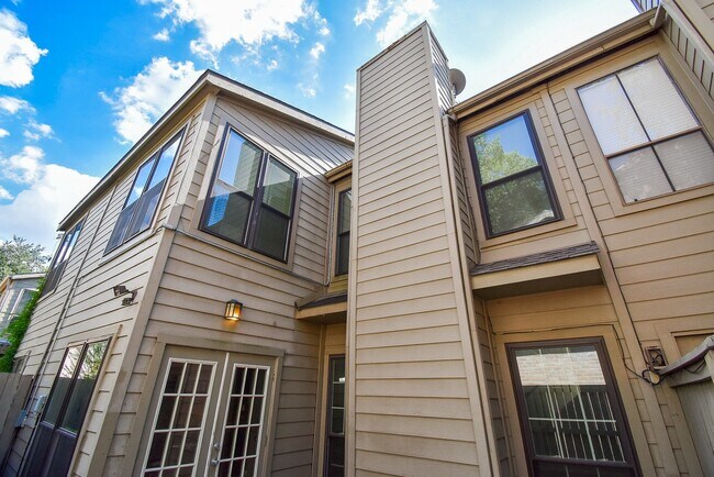 Building Photo - 9400 Doliver Dr