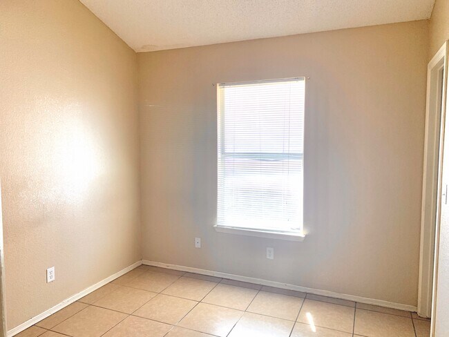 Building Photo - 7504 Howard St