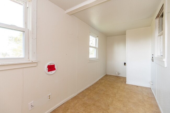 Building Photo - 2 Bedroom Cottage for Lease