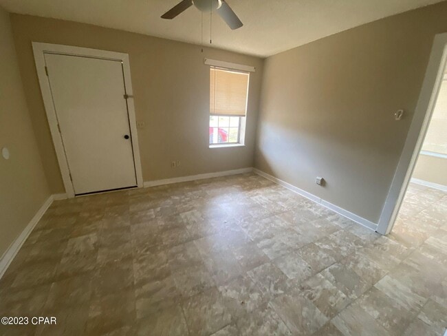 Building Photo - 619 E 13th St