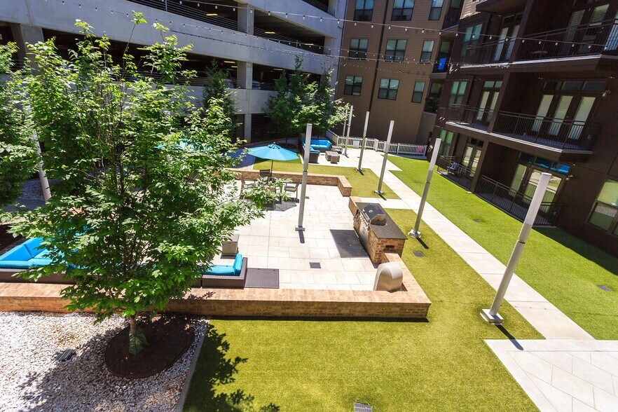 Building Photo - 930 Howell Mill Rd NW