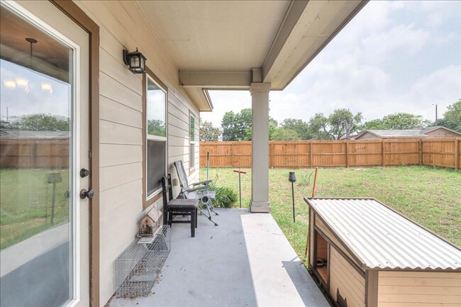 Building Photo - 2533 Lorine Dr