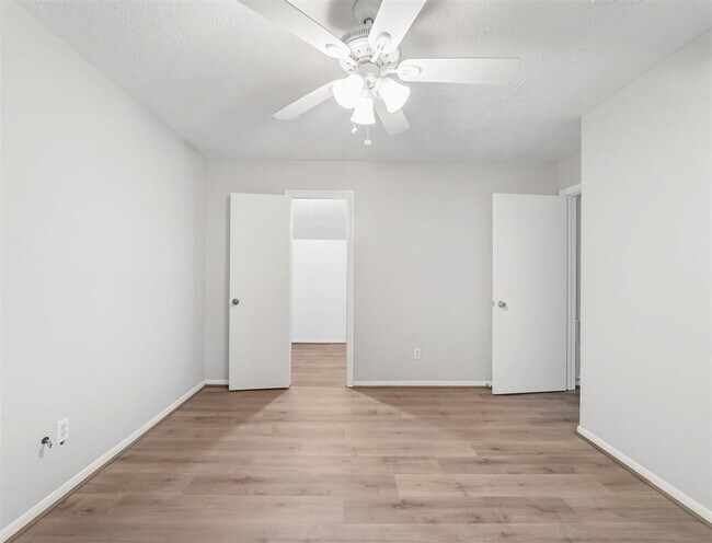 Building Photo - 23227 Timberbrook Dr