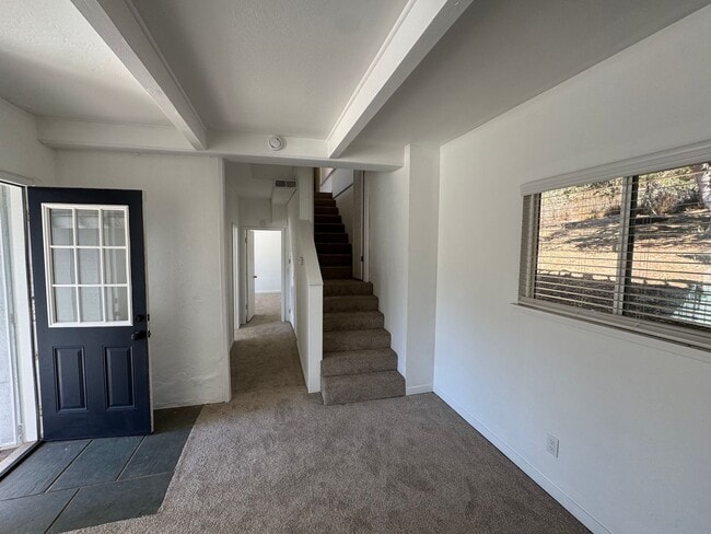 Building Photo - Country Living just minutes from Town