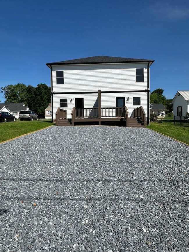 Building Photo - New Townhouse In Altavista!