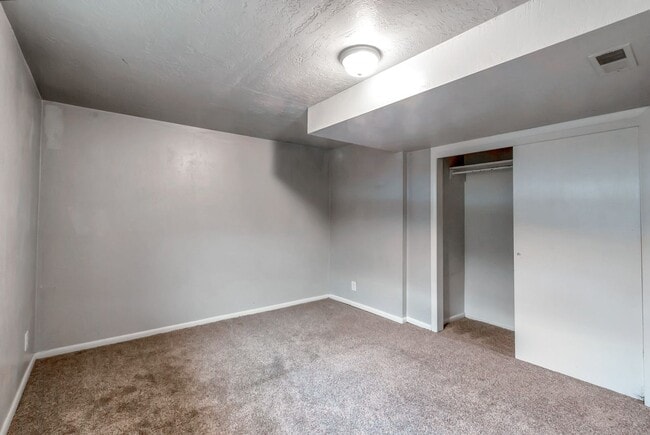 Building Photo - Charming 4 Bed, 2 Bath Home in Ogden, Clos...