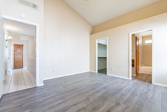 Building Photo - Bright, Spacious & Ready to Welcome You Ho...