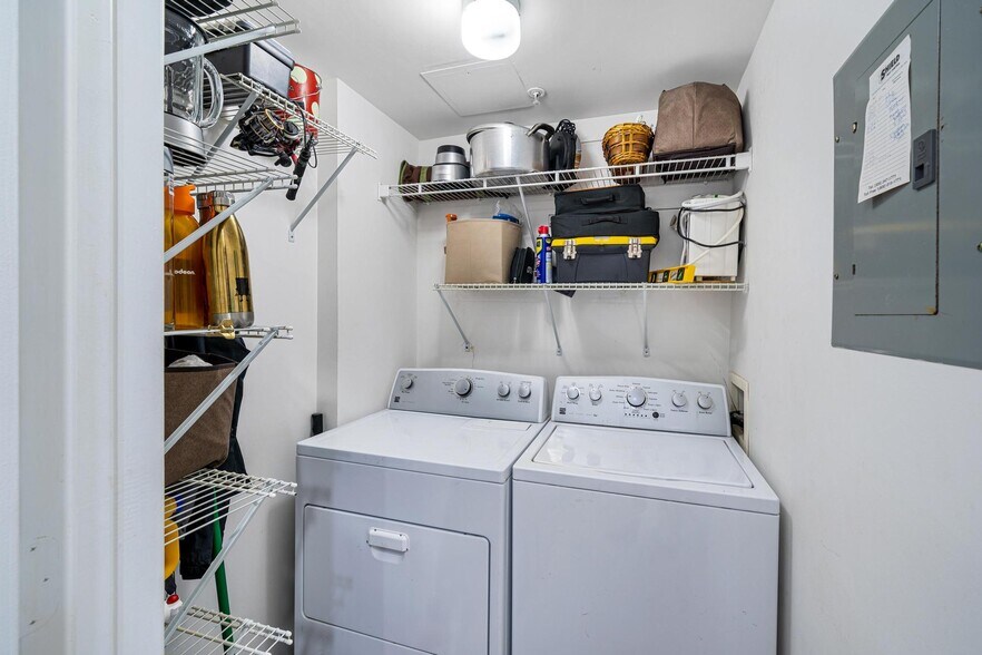 Building Photo - 9172 Collins Ave