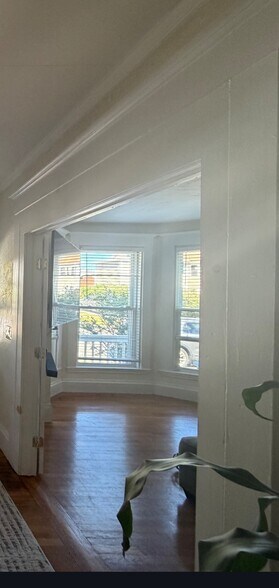 Building Photo - 18 Shawmut St