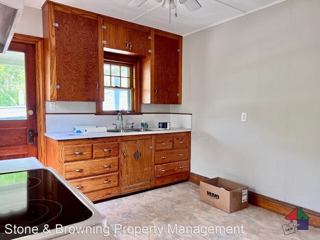 Building Photo - 3 br, 1.5 bath House - 83 South Main St.