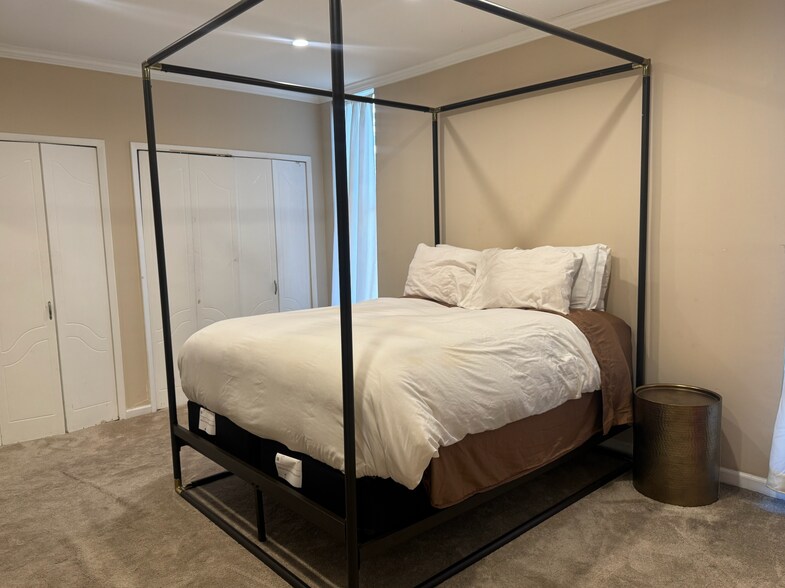 Master Bedroom - 8550 Holloway Dr