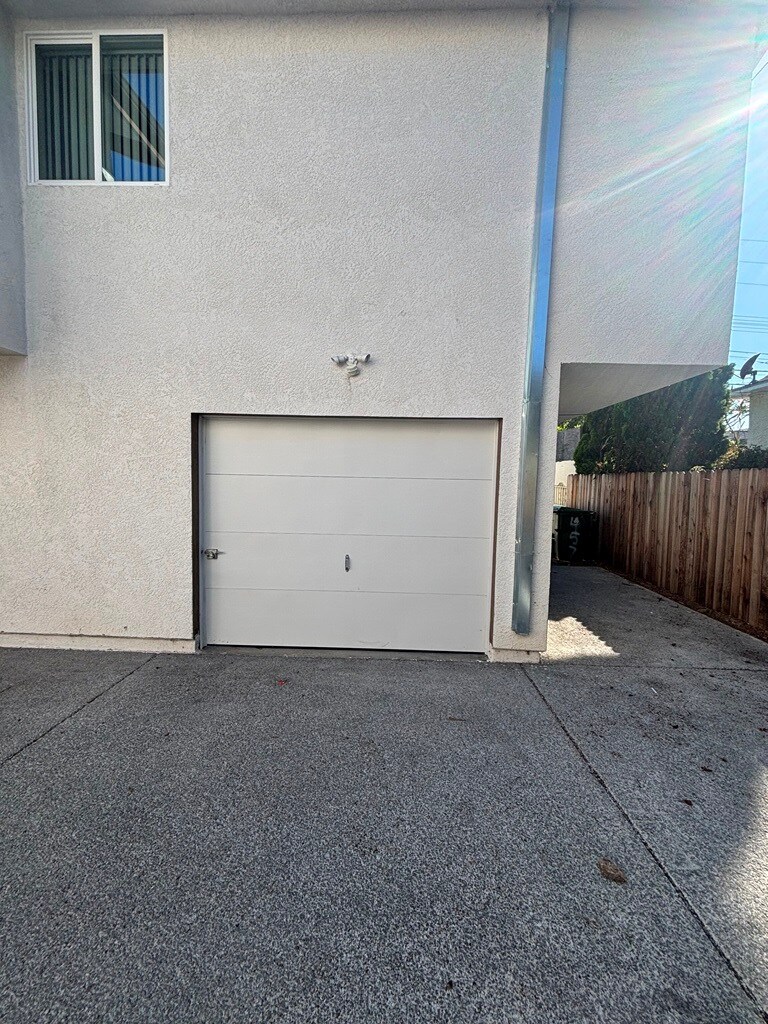 Building Photo - 457 E 30th St