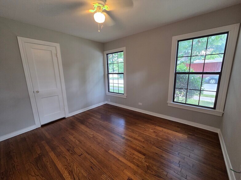 Building Photo - 1309 Shady Ln