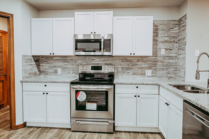 Kitchen - 5331 Indian Hill Rd