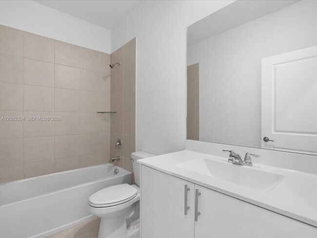 Building Photo - 106 SW 184th Ave