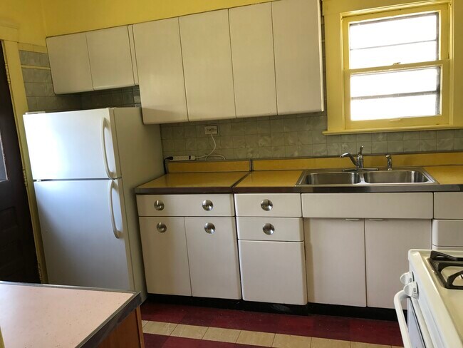 Kitchen - 1276 Fry Ave