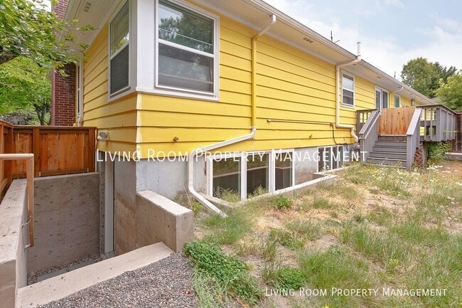 Building Photo - 4208 SE Stark St