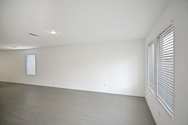 Building Photo - 298 Tahoe Ave