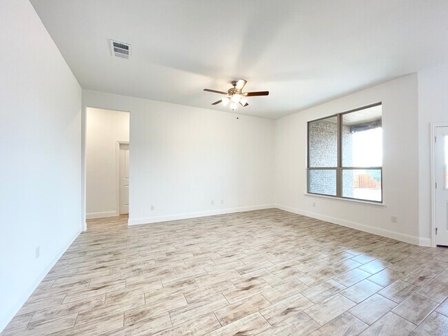 Building Photo - 2914 Bobcat Dr