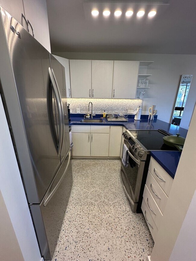 Building Photo - 1 BD / 1 BA FULLY FURNISHED UNIT IN WAIKIKI!!!