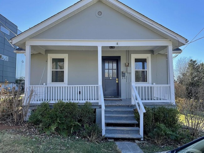 Building Photo - Charming Pet-Friendly Belmont Rental Near Downtown