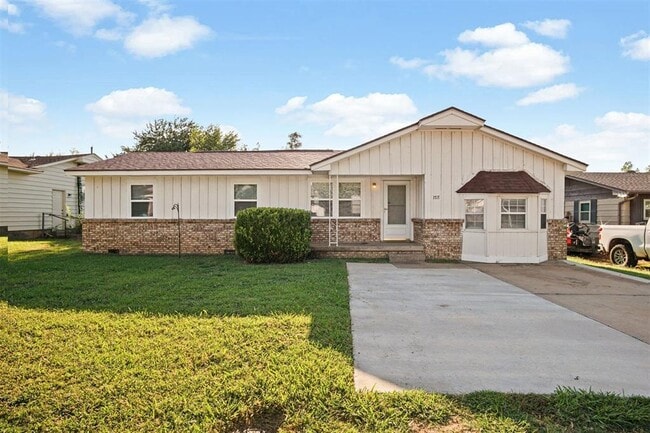 Primary Photo - 1717 Symphony Ln