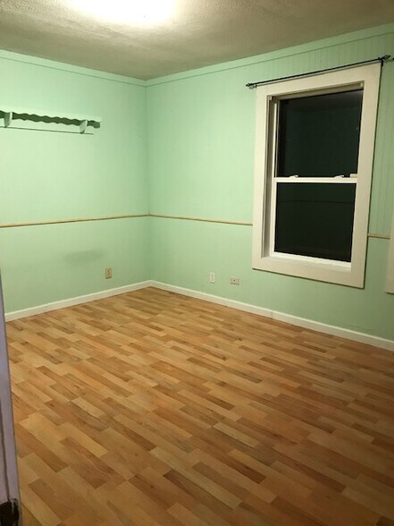 Building Photo - 208 B St