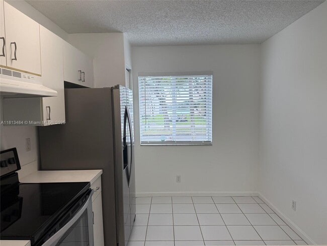 Building Photo - 17432 SW 140th Ct