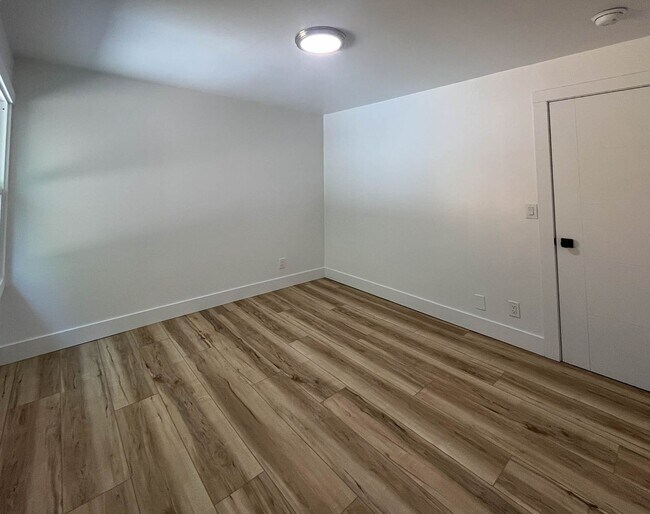 Building Photo - Charming NE Portland Apartment Near Parks, Shops & Transit