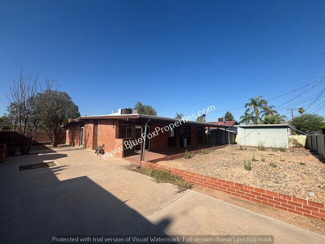 Building Photo - 3202 W Calle Fresa
